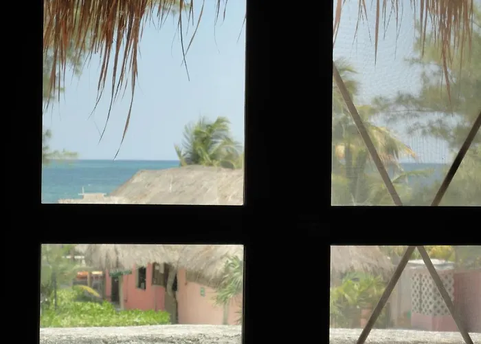 Acamaya Reef Hotel